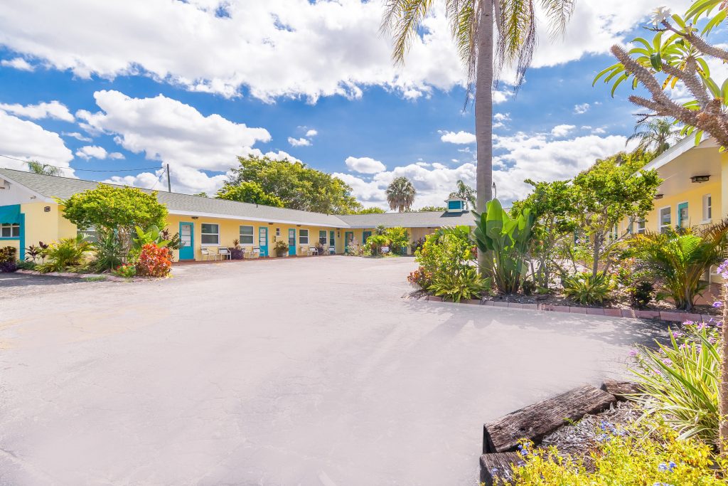 1800 Stickney Point Rd-print-001-1-1-3877x2585-300dpi